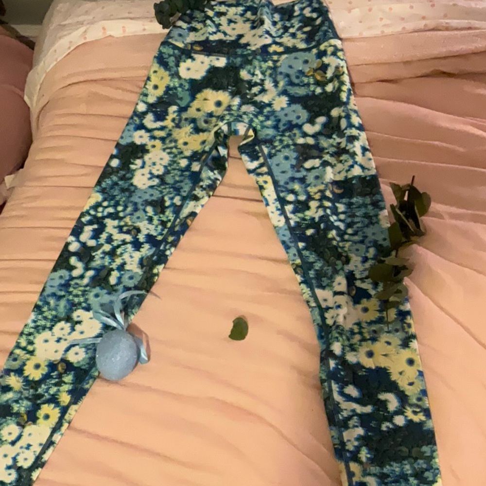 Xs arie leggings never worn flower design